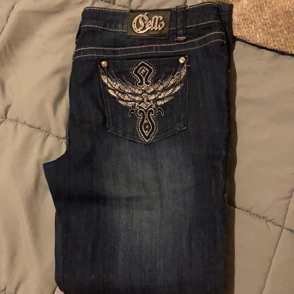 Purses, sweaters, jeans, shirts, shoes, and much more… - Picture 4 of 17